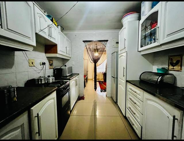 3 BEDROOM HOUSE FOR SALE IN KWAMASHU